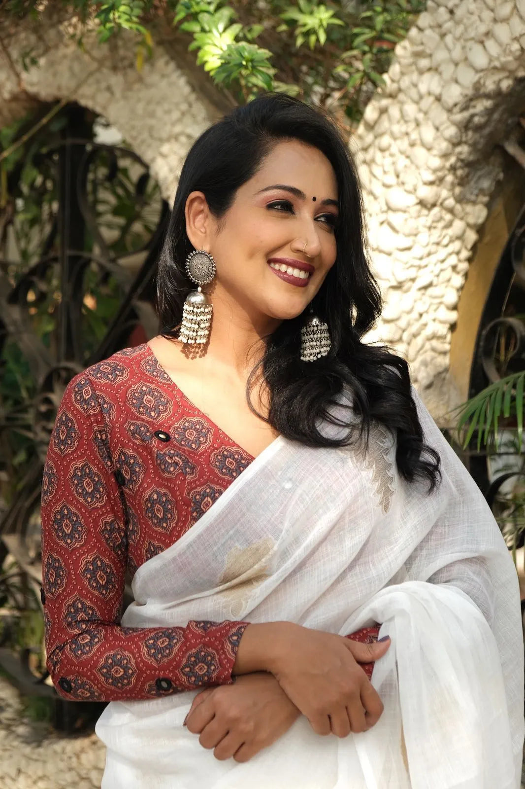 Premium White Linen Saree with Zari & Ajrakh Blouse | Elegant Pallu Design